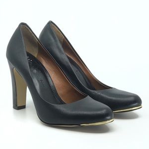 BANANA REPUBLIC BLACK ALMOND LEATHER PUMPS HEELS